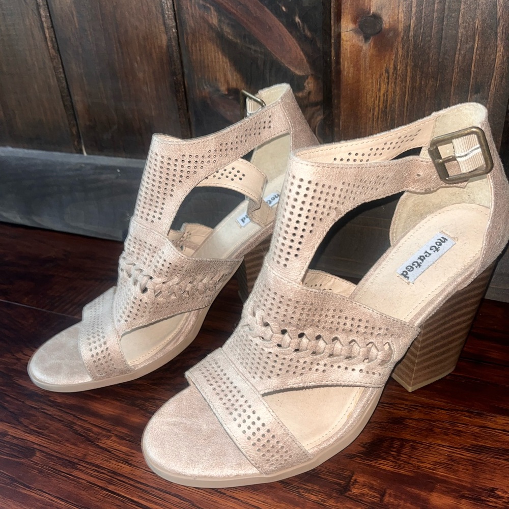 Naturalizer Women's Tan Heeled Sandals